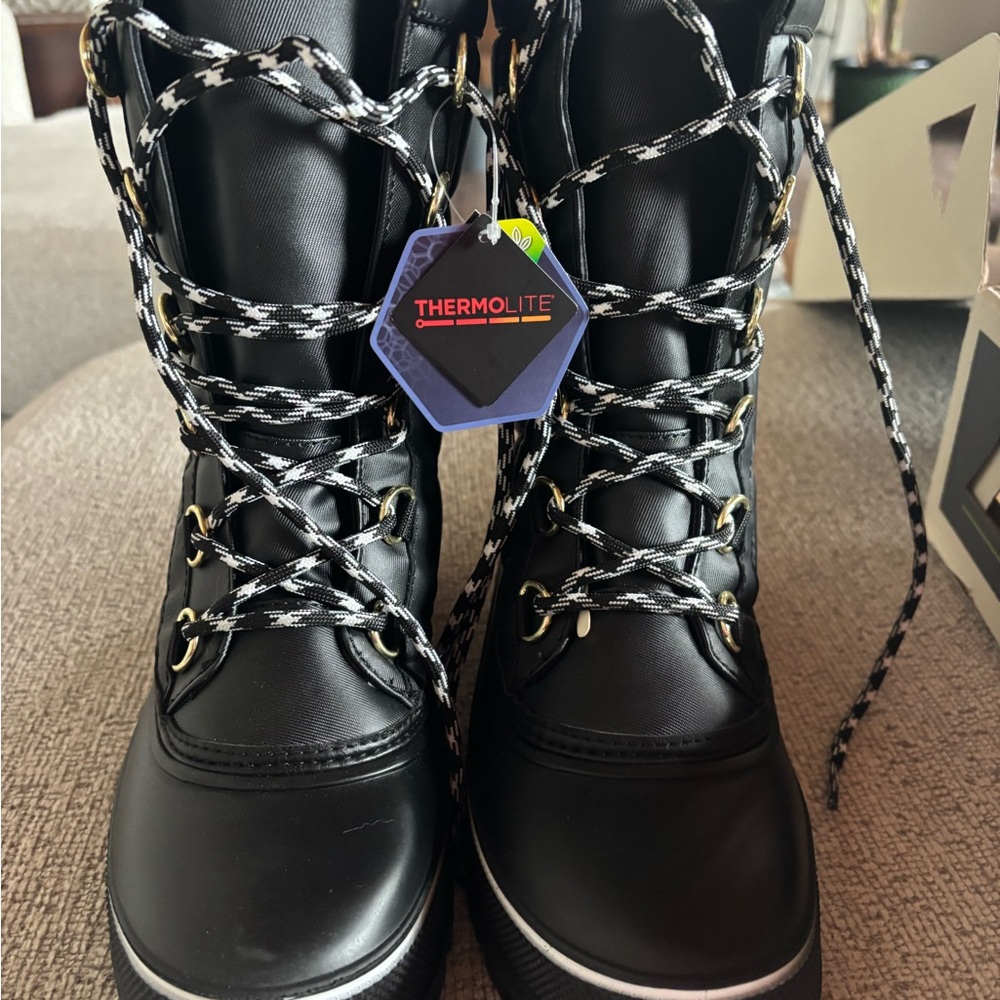 Alpine Design Black and White Winter Boots